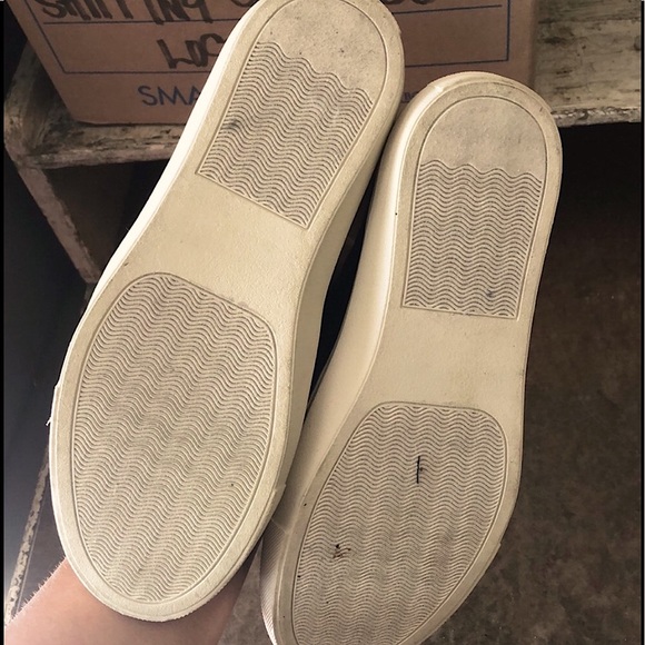 BLACK LEATHER SLIP ON SHOES 7 1/2 7.5B QUILTED SOFT SOLES STEVE MADDEN - Picture 3 of 5